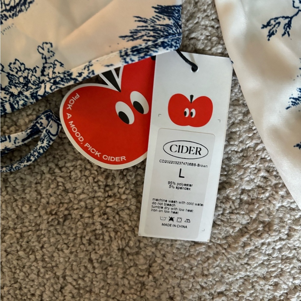 Cider Cream and Blue Cropped Cardigan, Size Large, NWT - Picture 2 of 4